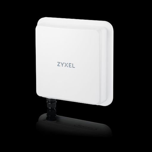 Obrázek FWA710, 5G Outdoor Router,Standalone/Nebula with 1 year Nebula Pro License, 2.5G LAN, EU and UK